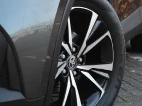 Toyota C-HR 1.8 Hybrid 140 First Edition Bi-tone thumbnail 16