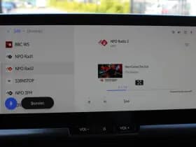 Toyota C-HR 1.8 Hybrid 140 First Edition Bi-tone thumbnail 18