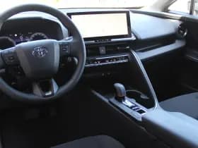 Toyota C-HR 1.8 Hybrid 140 First Edition Bi-tone thumbnail 3