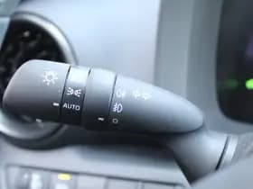 Toyota C-HR 1.8 Hybrid 140 First Edition Bi-tone thumbnail 21