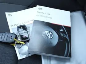 Toyota C-HR 1.8 Hybrid 140 First Edition Bi-tone thumbnail 26