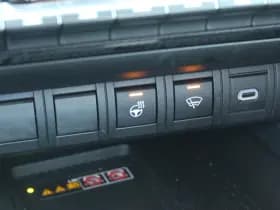 Toyota C-HR 1.8 Hybrid 140 First Edition Bi-tone thumbnail 6