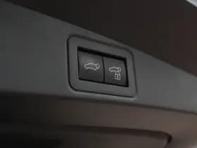 Toyota Corolla Touring Sports 1.8 Hybrid GR-Sport Bi-Tone thumbnail 11