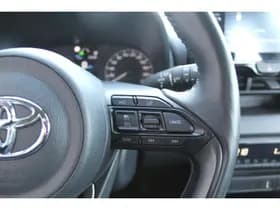 Toyota Yaris 1.5 Hybrid Dynamic thumbnail 12