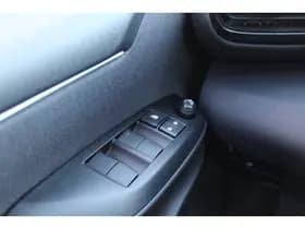 Toyota Yaris 1.5 Hybrid Dynamic thumbnail 17