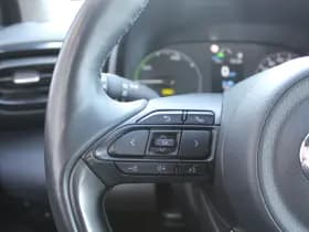 Toyota Yaris 1.5 Hybrid Dynamic thumbnail 11