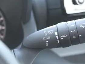 Toyota Yaris 1.5 Hybrid Dynamic thumbnail 20