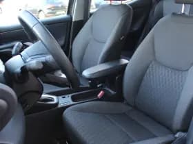 Toyota Yaris 1.5 Hybrid Dynamic thumbnail 4