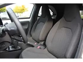 Toyota Aygo X 1.0 VVT-i MT Pulse Bi-Tone thumbnail 8