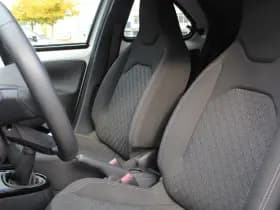 Toyota Aygo X 1.0 VVT-i MT Pulse Bi-Tone thumbnail 8