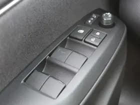 Toyota Yaris 1.5 Hybrid 115 First Edition Comfort Pack thumbnail 24