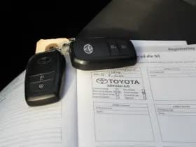 Toyota Yaris 1.5 Hybrid 115 First Edition Comfort Pack thumbnail 28