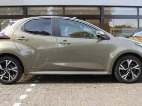 Toyota Yaris 1.5 Hybrid 115 First Edition Comfort Pack thumbnail 7