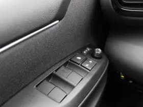 Toyota Yaris 1.5 Hybrid 115 First Edition Comfort Pack thumbnail 17