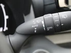 Toyota Yaris 1.5 Hybrid 115 First Edition Comfort Pack thumbnail 21