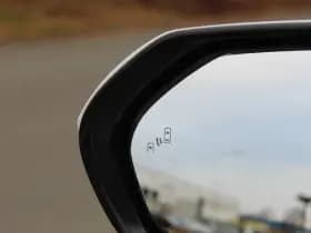 Toyota Yaris 1.5 Hybrid 115 First Edition Comfort Pack thumbnail 4