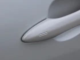 Toyota Yaris 1.5 Hybrid 115 First Edition Comfort Pack thumbnail 6