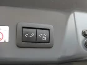 Toyota Prius 2.0 Plug-in Executive thumbnail 11