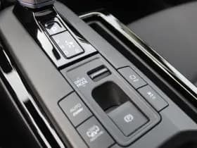 Toyota Prius 2.0 Plug-in Executive thumbnail 31