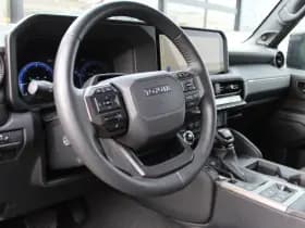 Toyota Land Cruiser 2.8 D-4D Standard Roof Window Van Professional thumbnail 2