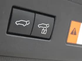 Toyota Land Cruiser 2.8 D-4D Standard Roof Window Van Professional thumbnail 11