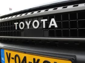 Toyota Land Cruiser 2.8 D-4D Standard Roof Window Van Professional thumbnail 18