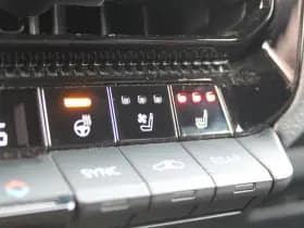 Toyota Land Cruiser 2.8 D-4D Standard Roof Window Van Professional thumbnail 23