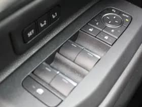 Toyota Land Cruiser 2.8 D-4D Standard Roof Window Van Professional thumbnail 24