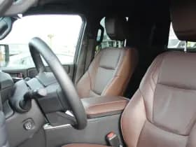 Toyota Land Cruiser 2.8 D-4D Standard Roof Window Van Professional thumbnail 4