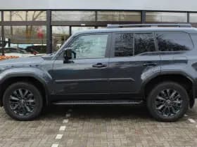 Toyota Land Cruiser 2.8 D-4D Standard Roof Window Van Professional thumbnail 5