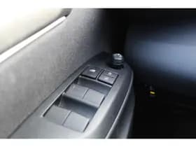 Toyota Yaris thumbnail 8