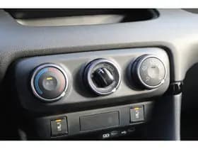 Toyota Yaris thumbnail 9