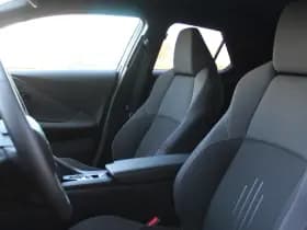 Toyota C-HR 1.8 Hybrid 140 First Edition Bi-Tone thumbnail 15