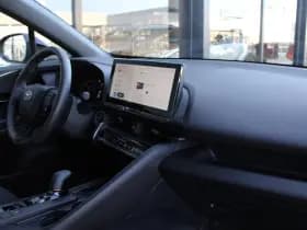 Toyota C-HR 1.8 Hybrid 140 First Edition Bi-Tone thumbnail 17