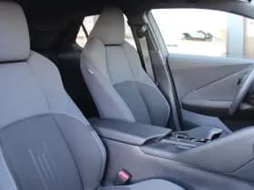 Toyota C-HR 1.8 Hybrid 140 First Edition Bi-Tone thumbnail 18