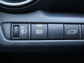 Toyota C-HR 1.8 Hybrid 140 First Edition Bi-Tone thumbnail 20