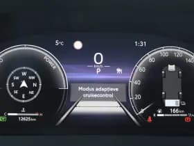 Toyota C-HR 1.8 Hybrid 140 First Edition Bi-Tone thumbnail 21