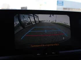 Toyota C-HR 1.8 Hybrid 140 First Edition Bi-Tone thumbnail 24