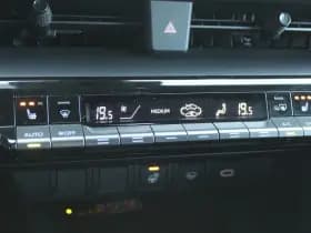 Toyota C-HR 1.8 Hybrid 140 First Edition Bi-Tone thumbnail 25