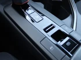 Toyota C-HR 1.8 Hybrid 140 First Edition Bi-Tone thumbnail 29