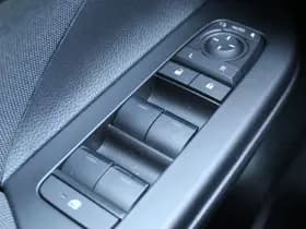 Toyota C-HR 1.8 Hybrid 140 First Edition thumbnail 28