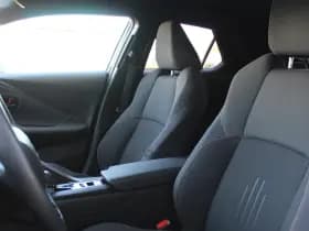 Toyota C-HR 1.8 Hybrid 140 First Edition thumbnail 8