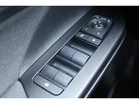 Toyota C-HR 1.8 Hybrid 140 First Edition thumbnail 28