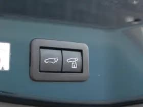 Toyota C-HR 1.8 Hybrid 140 First Edition thumbnail 11