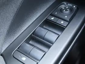 Toyota C-HR 1.8 Hybrid 140 First Edition thumbnail 28