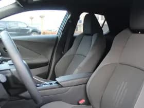 Toyota C-HR 1.8 Hybrid 140 First Edition thumbnail 8