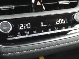 Toyota Corolla 1.8 Hybrid First Edition thumbnail 16