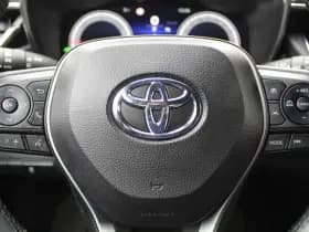 Toyota Corolla 1.8 Hybrid First Edition thumbnail 7