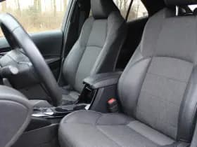 Toyota Corolla 1.8 Hybrid First Edition thumbnail 9