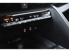 Toyota C-HR 1.8 Hybrid 140 First Edition thumbnail 19